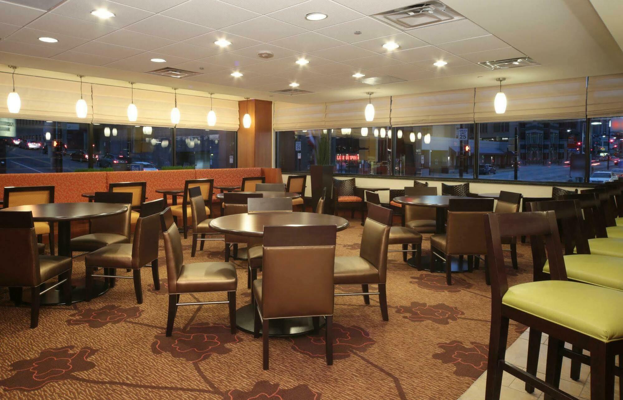 Hilton Garden Inn Pittsburgh University Place Restaurant bilde